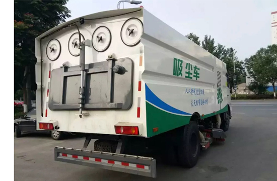 东风天锦吸尘车