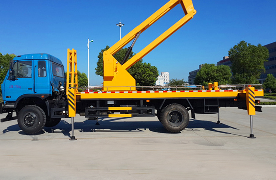 东风多利卡24米D9高空作业车