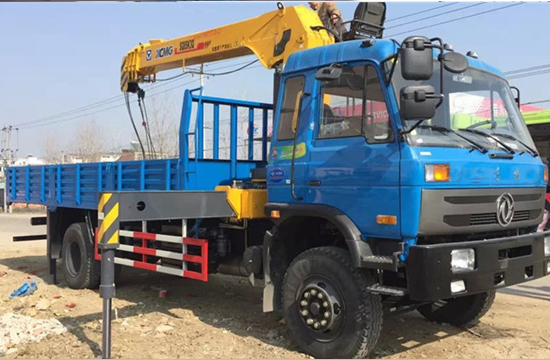 东风153随车起重运输车