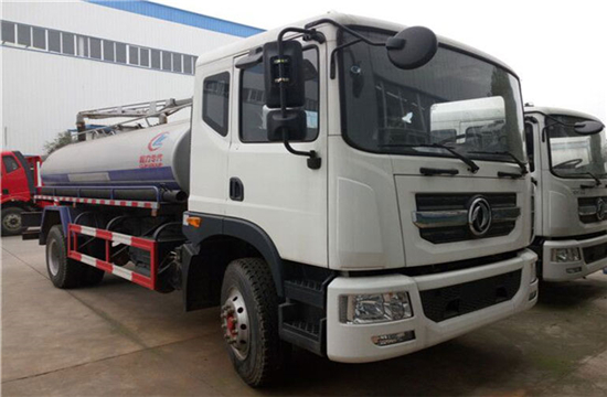 东风D9宽体多利卡11.5方吸粪车