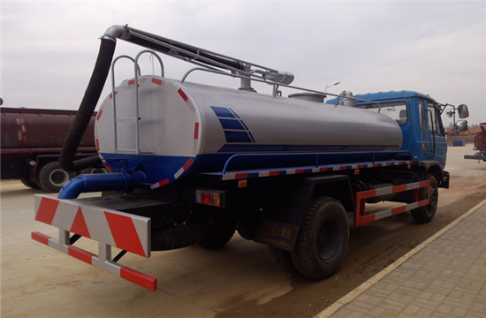 东风145平头10方吸粪车