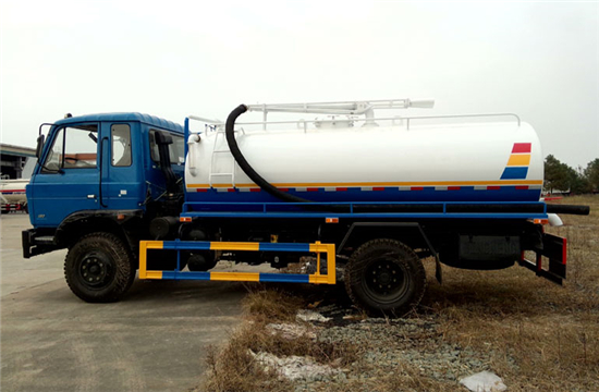 东风153平头12方吸粪车