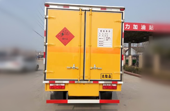 东风轻卡爆破器材运输车