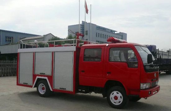 东风双排水罐消防车