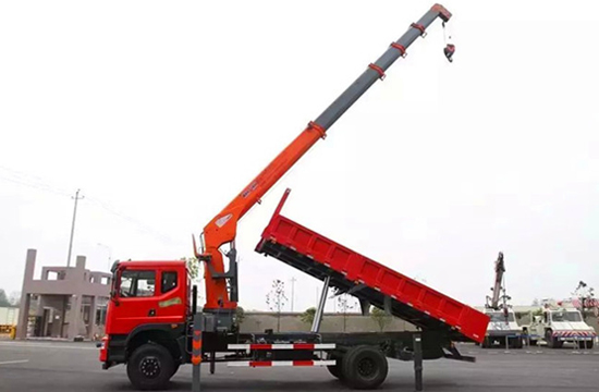 东风D701随车起重运输车