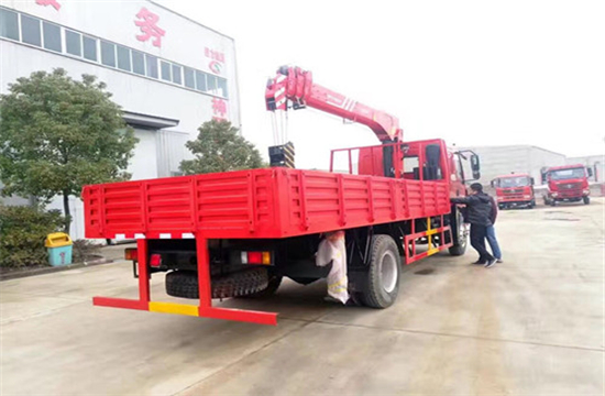 乘龙随车起重运输车