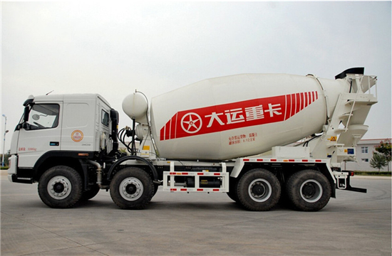 大运牌前四后八混凝土搅拌运输车