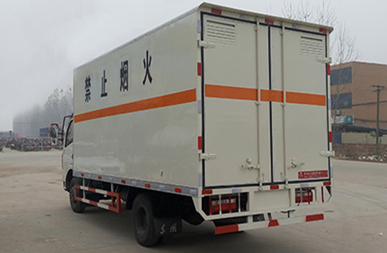 东风多利卡气体厢式运输车