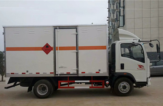 重汽气瓶厢式运输车