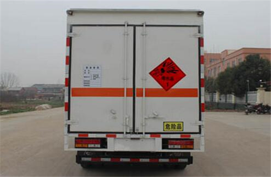 大运爆破器材运输车