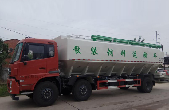 东风天锦小三轴散装饲料运输车