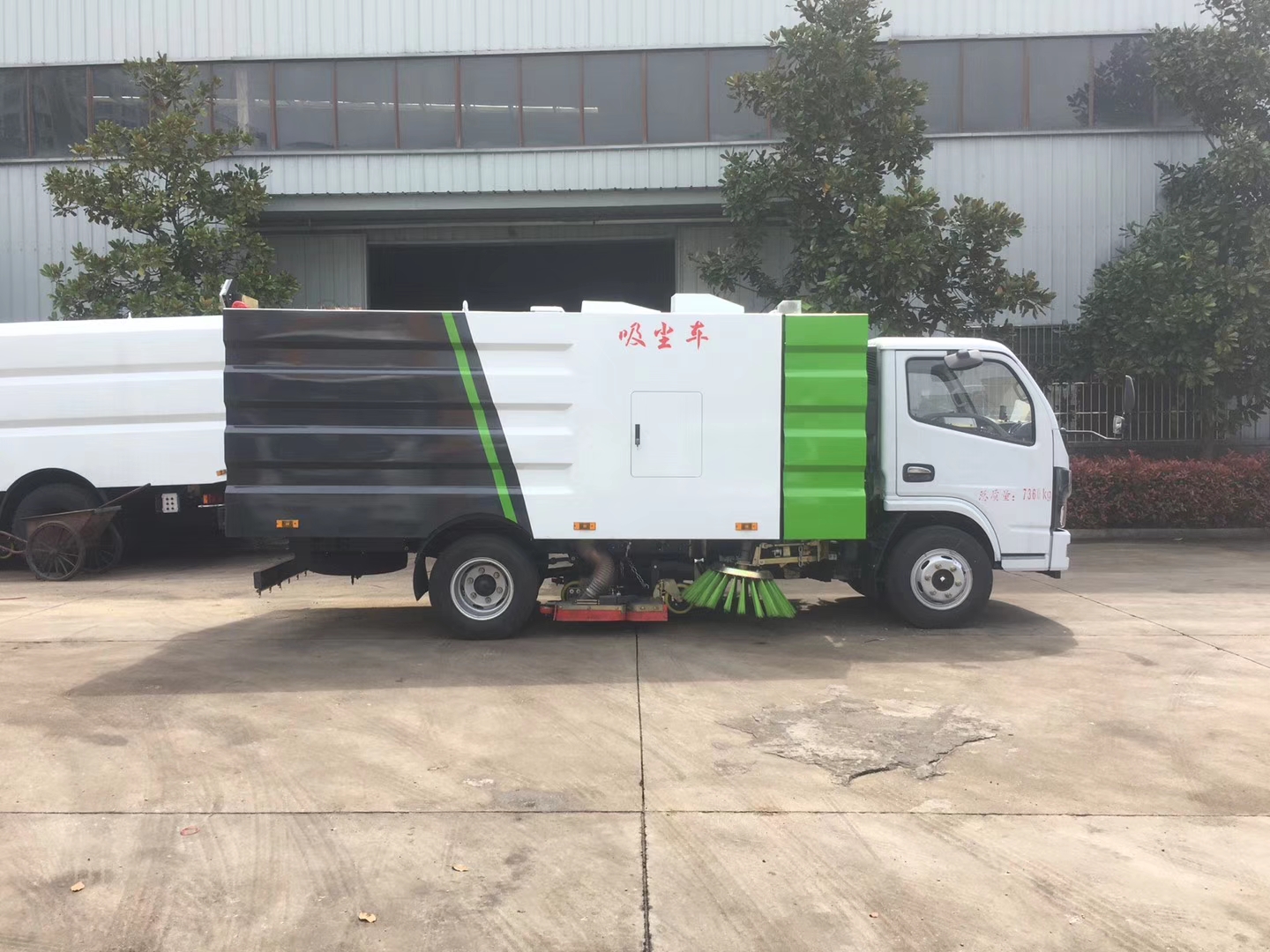 东风小多利卡吸尘车