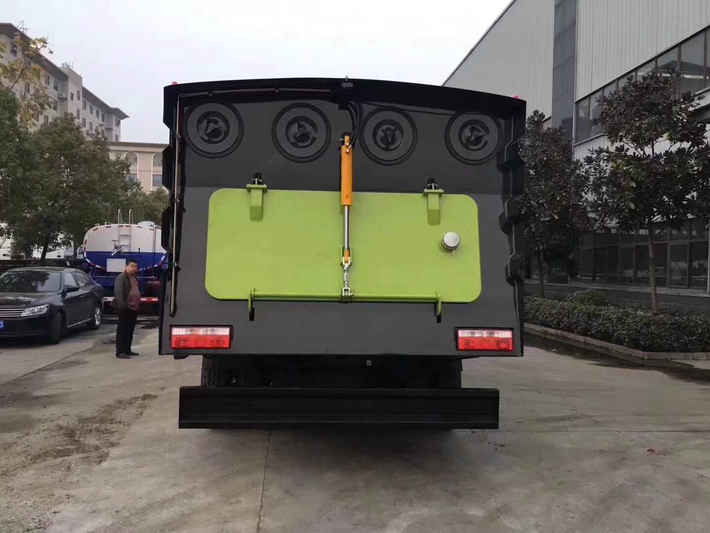 东风D9吸尘车