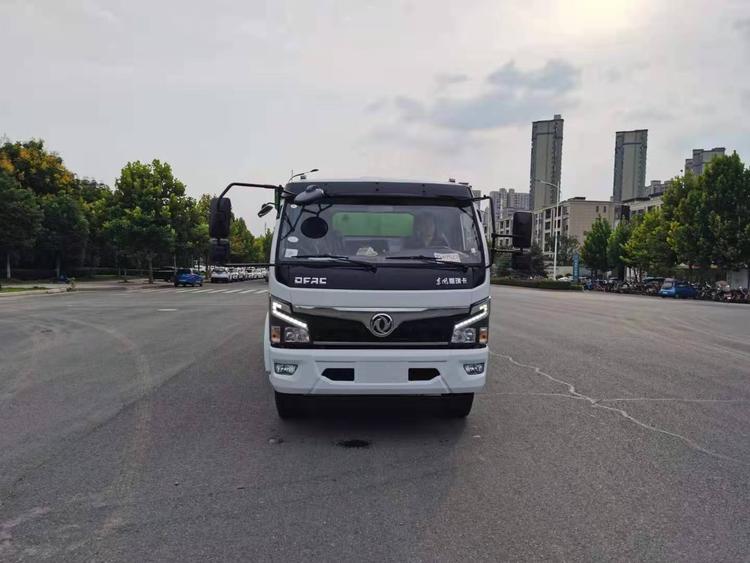 东风大福瑞卡吸尘车
