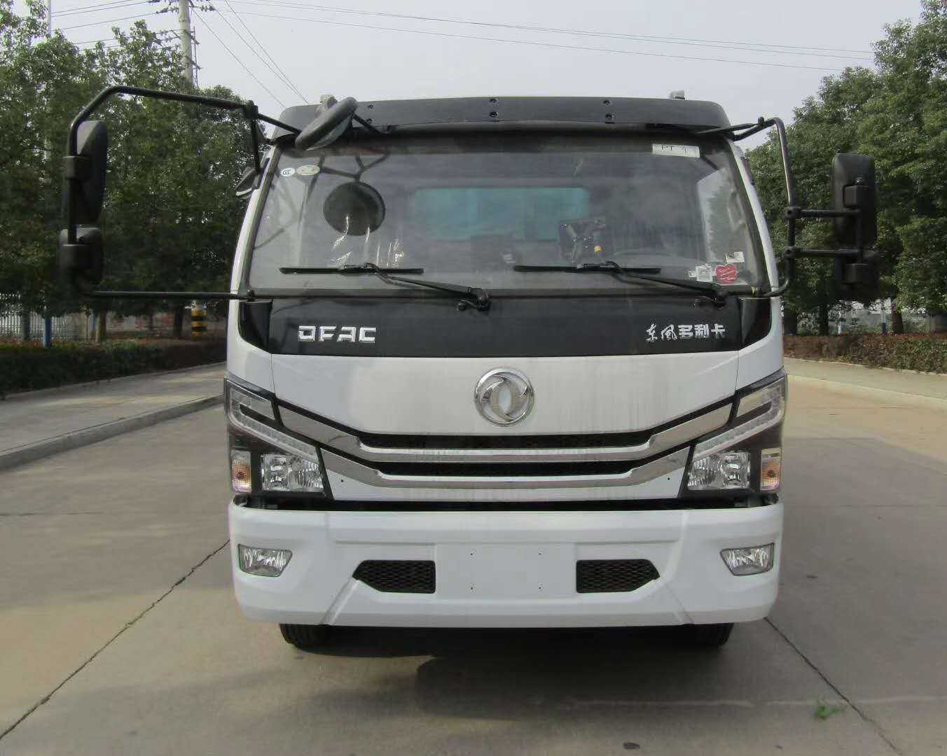 东风大多利卡吸尘车