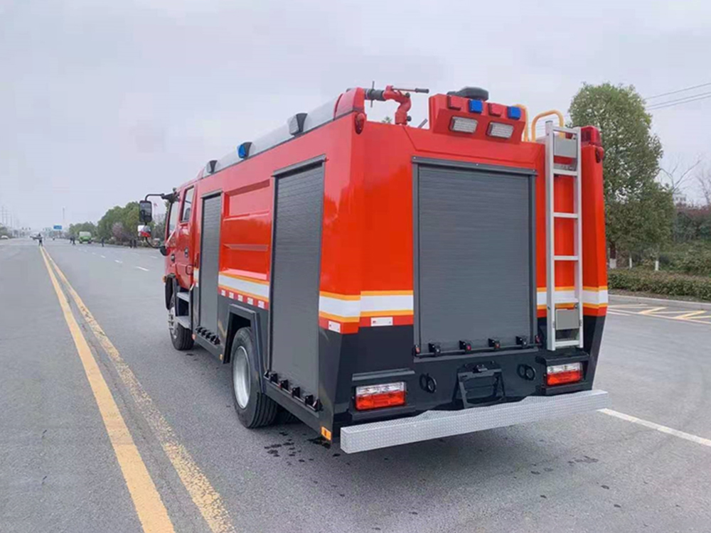 东风5吨水罐消防车