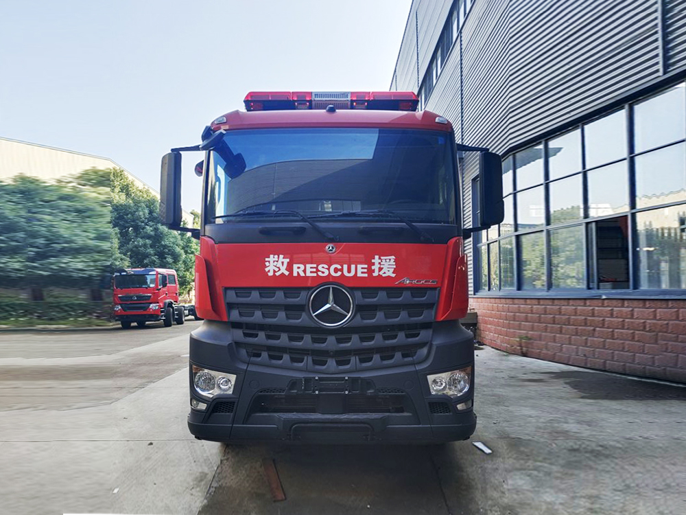 奔驰18吨水罐消防车