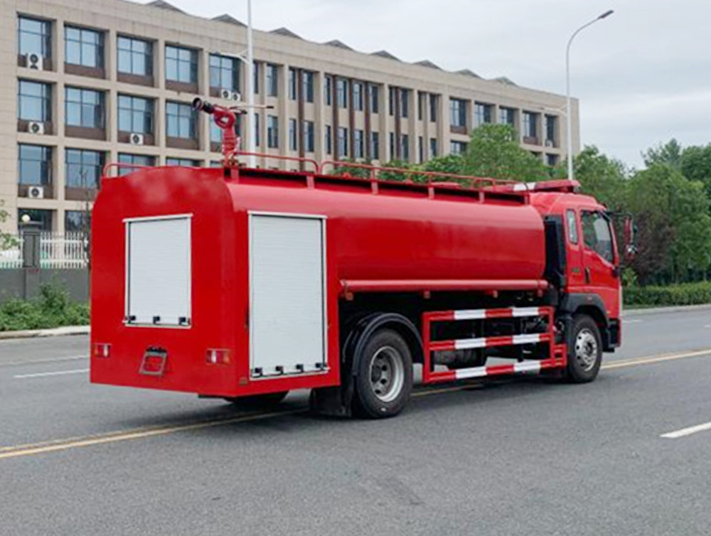 12吨重汽豪沃消防洒水车