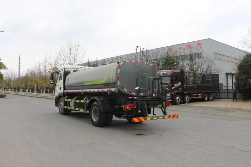 重汽豪沃 14.1 方洒水车