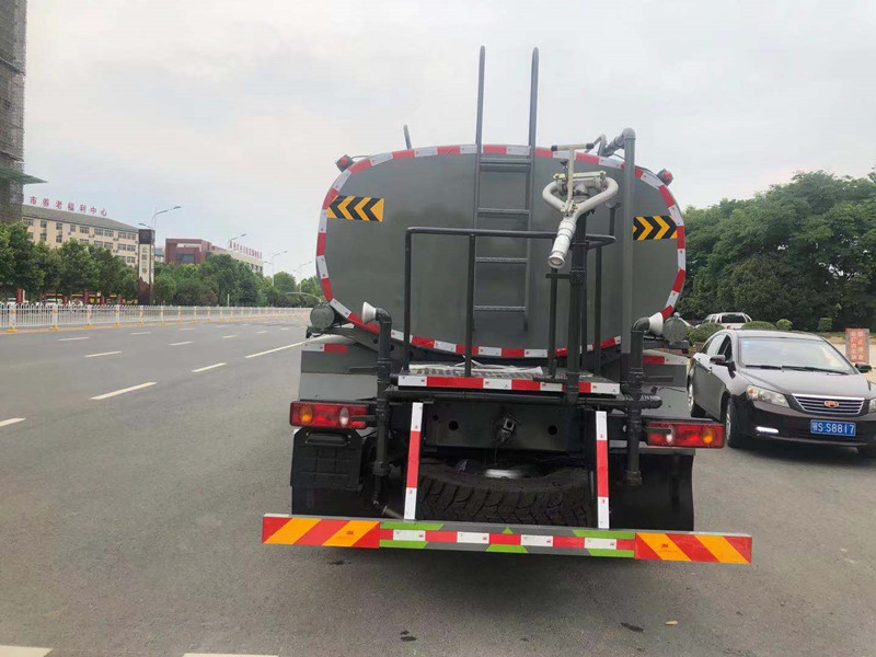 东风天锦10方洒水车-六驱动洒水车