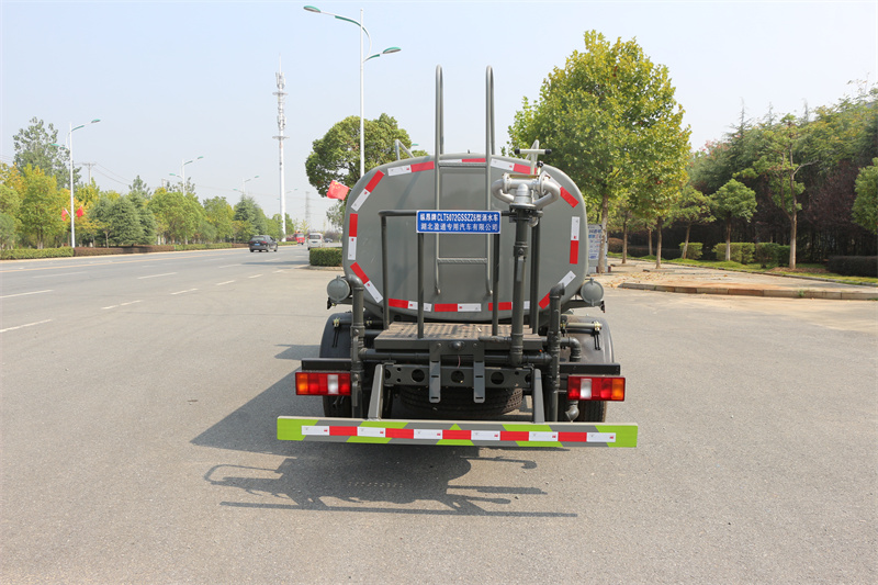 重汽5方洒水车
