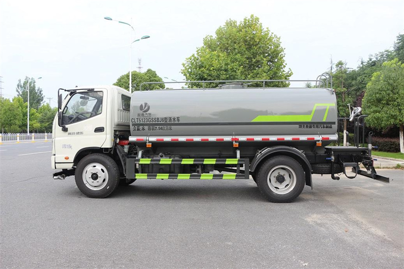 福田9立方洒水车