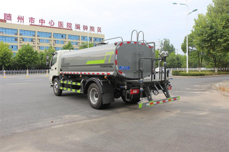 福田9立方洒水车