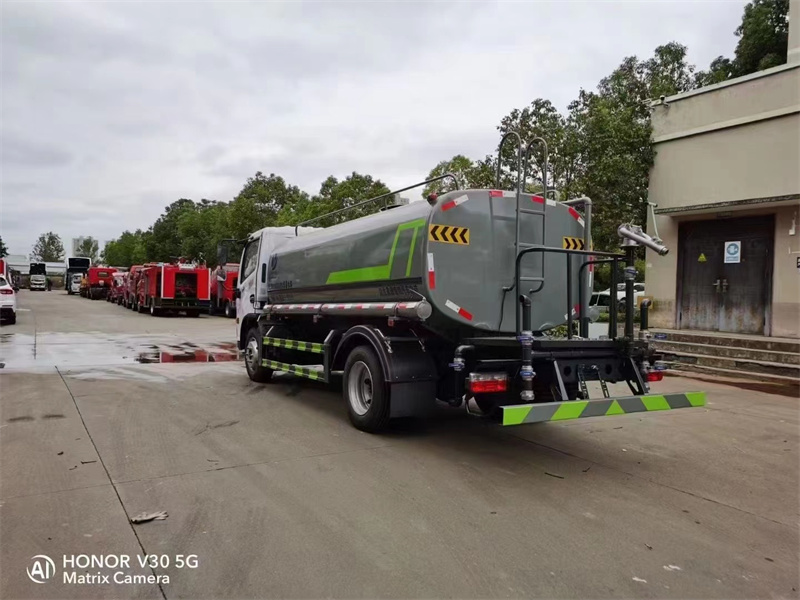 东风多利卡 9.3 方洒水车