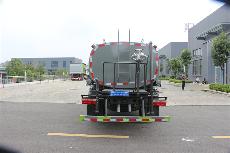 东风福瑞卡 8 方洒水车