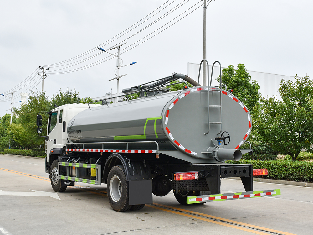 福田领航吸粪车