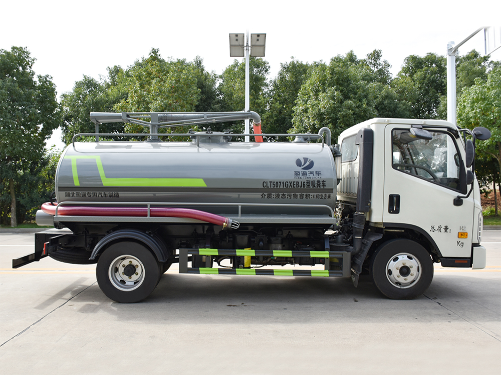 福田吸粪车