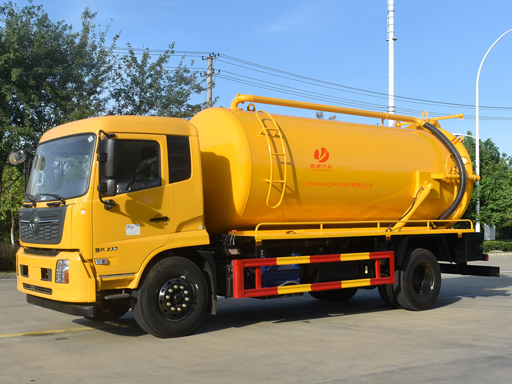 东风天锦吸污车