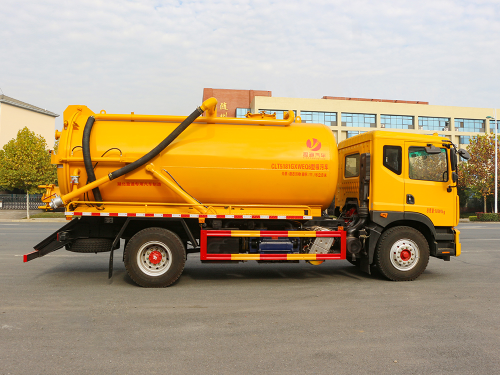 东风D9吸污车