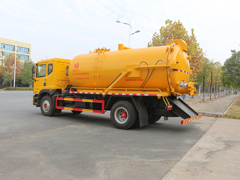 东风D9吸污车