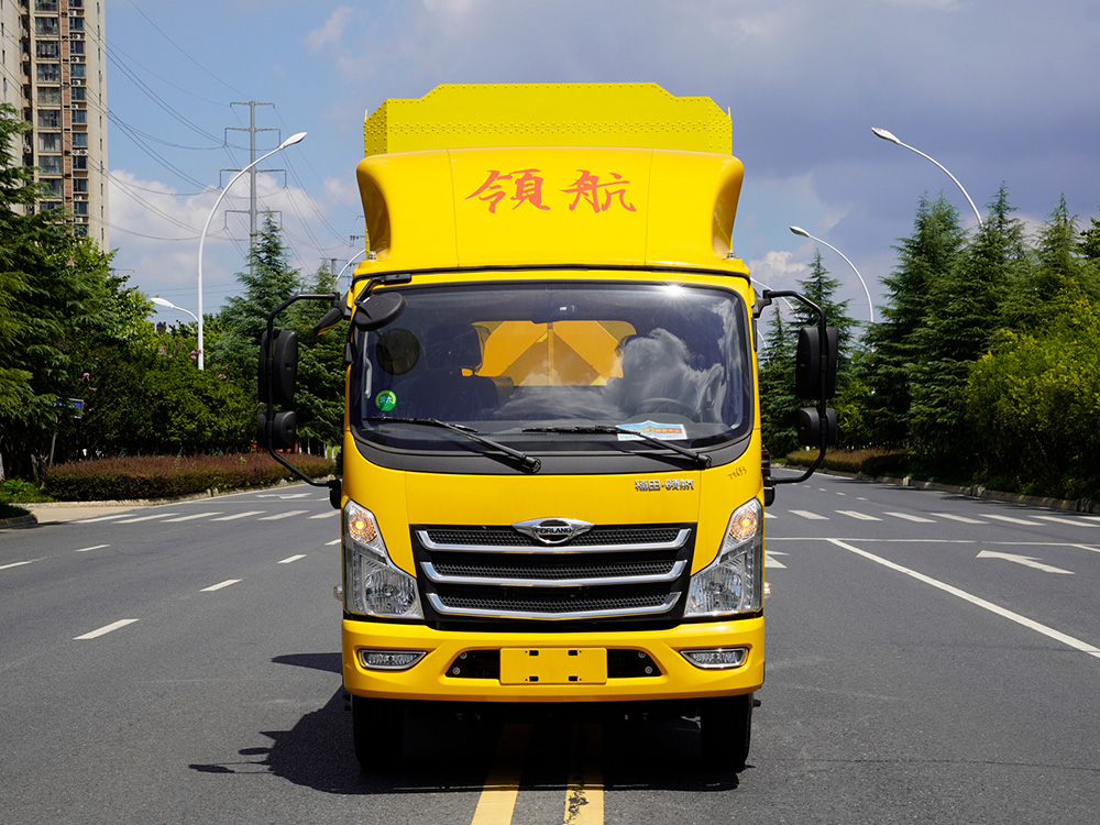 福田M5 带帽防撞缓冲车