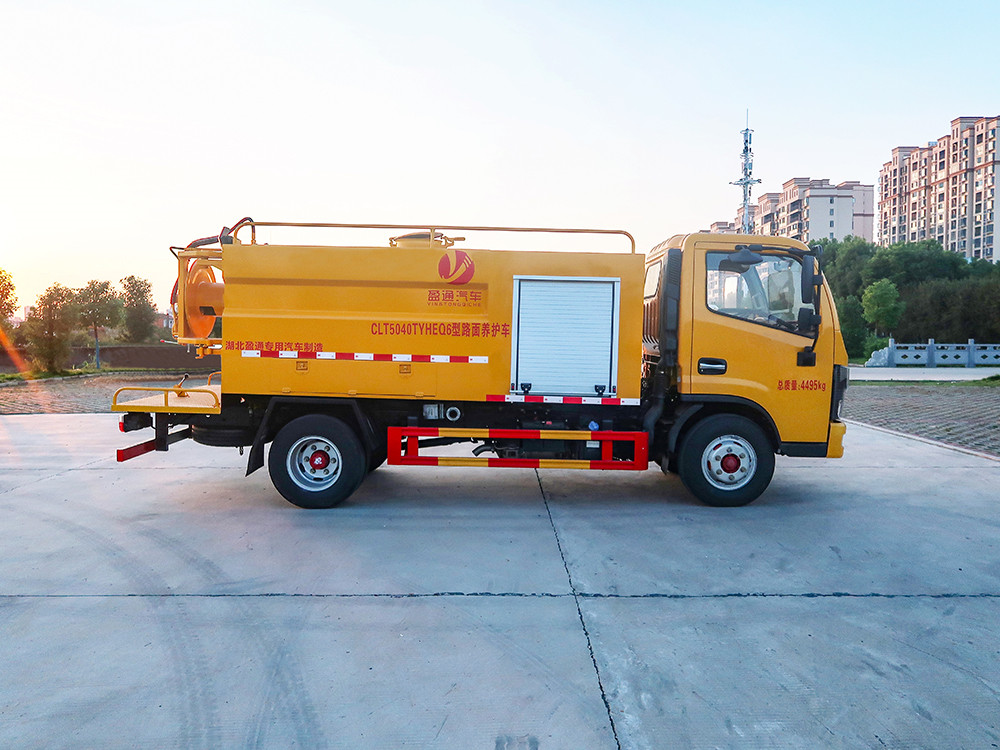 东风多利卡路面养护车