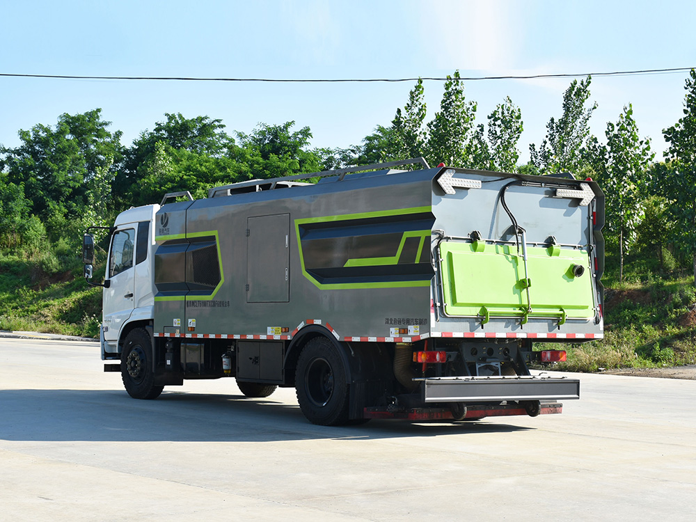 东风天锦吸尘车