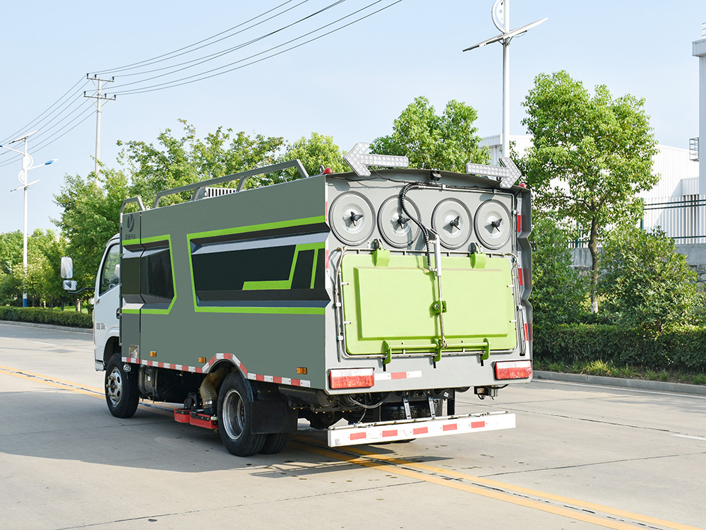 东风福瑞卡吸尘车