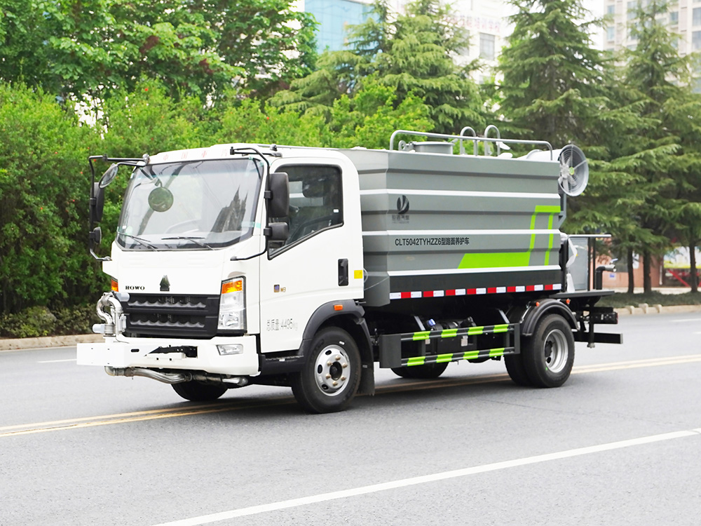 HOWO路面养护车