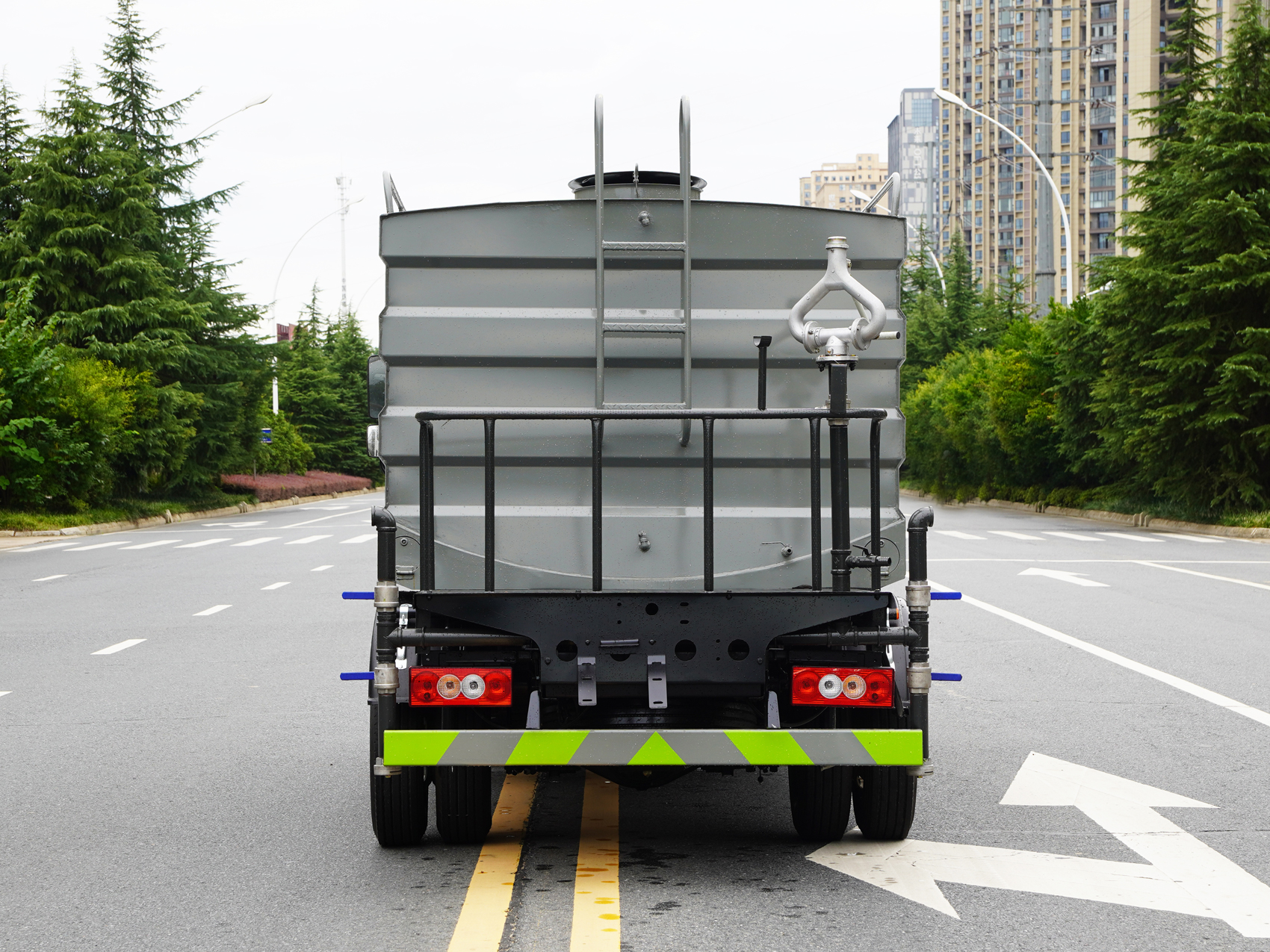 领航M5多功能抑尘车